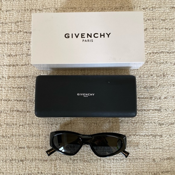 Authentic Givenchy Black Sunglasses - Picture 1 of 12